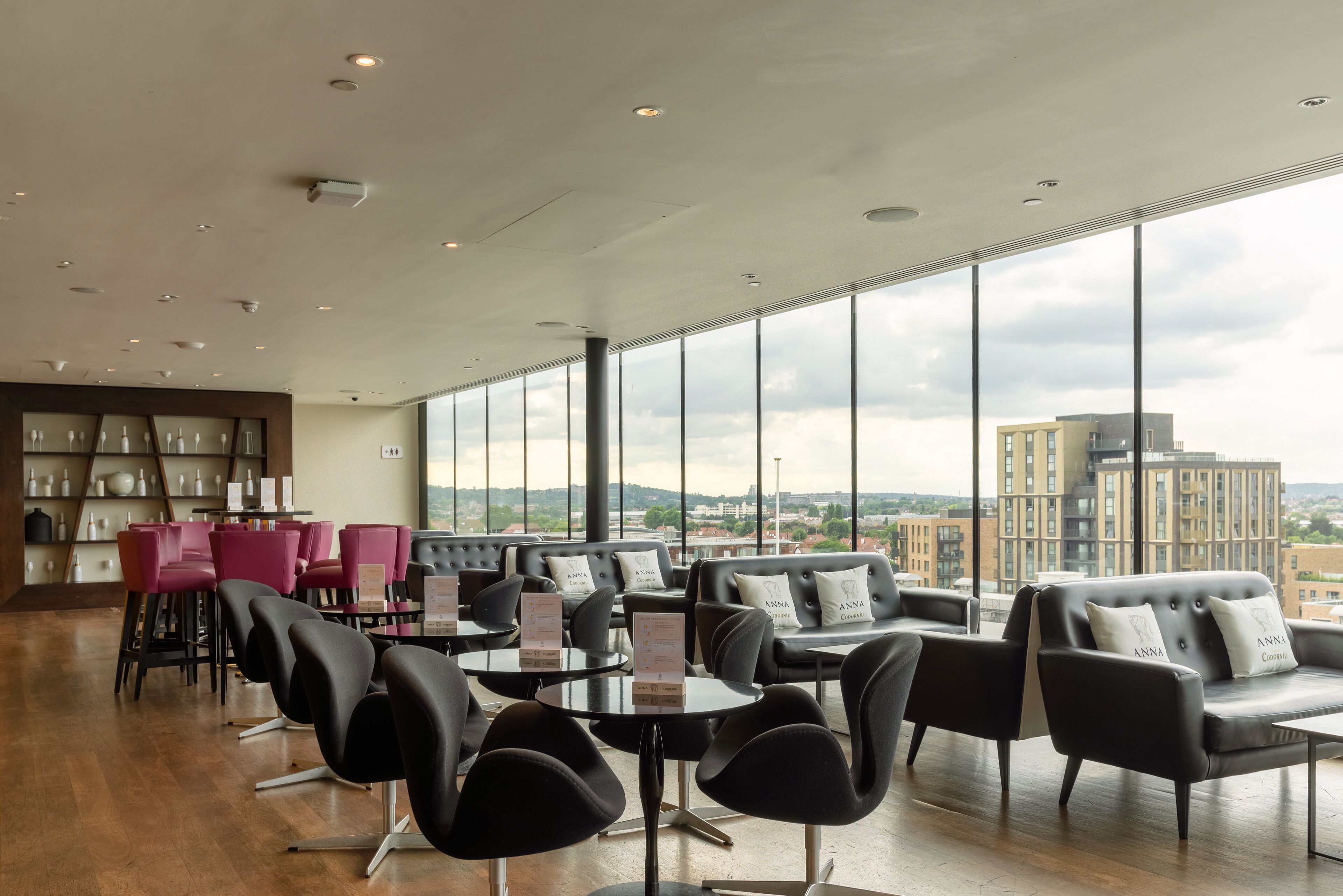 2 baaria, kattoterassibaari