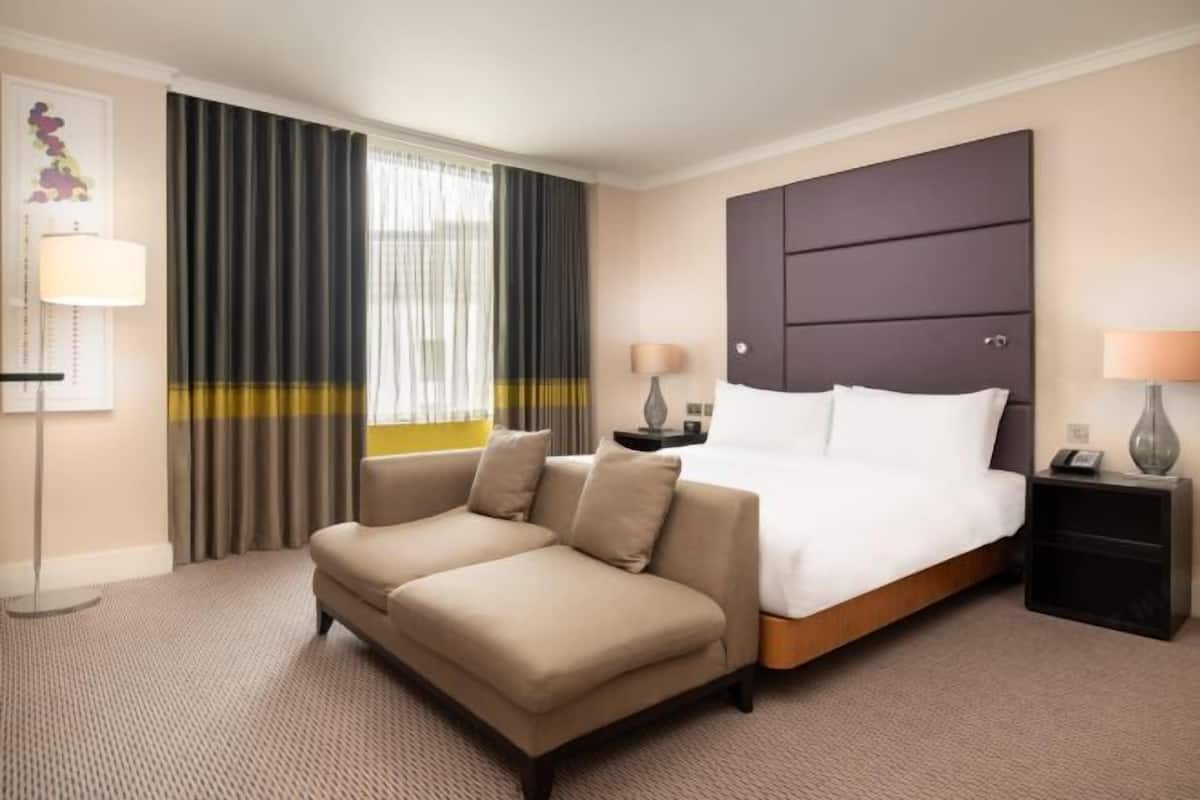 Down duvets, in-room safe, desk, soundproofing