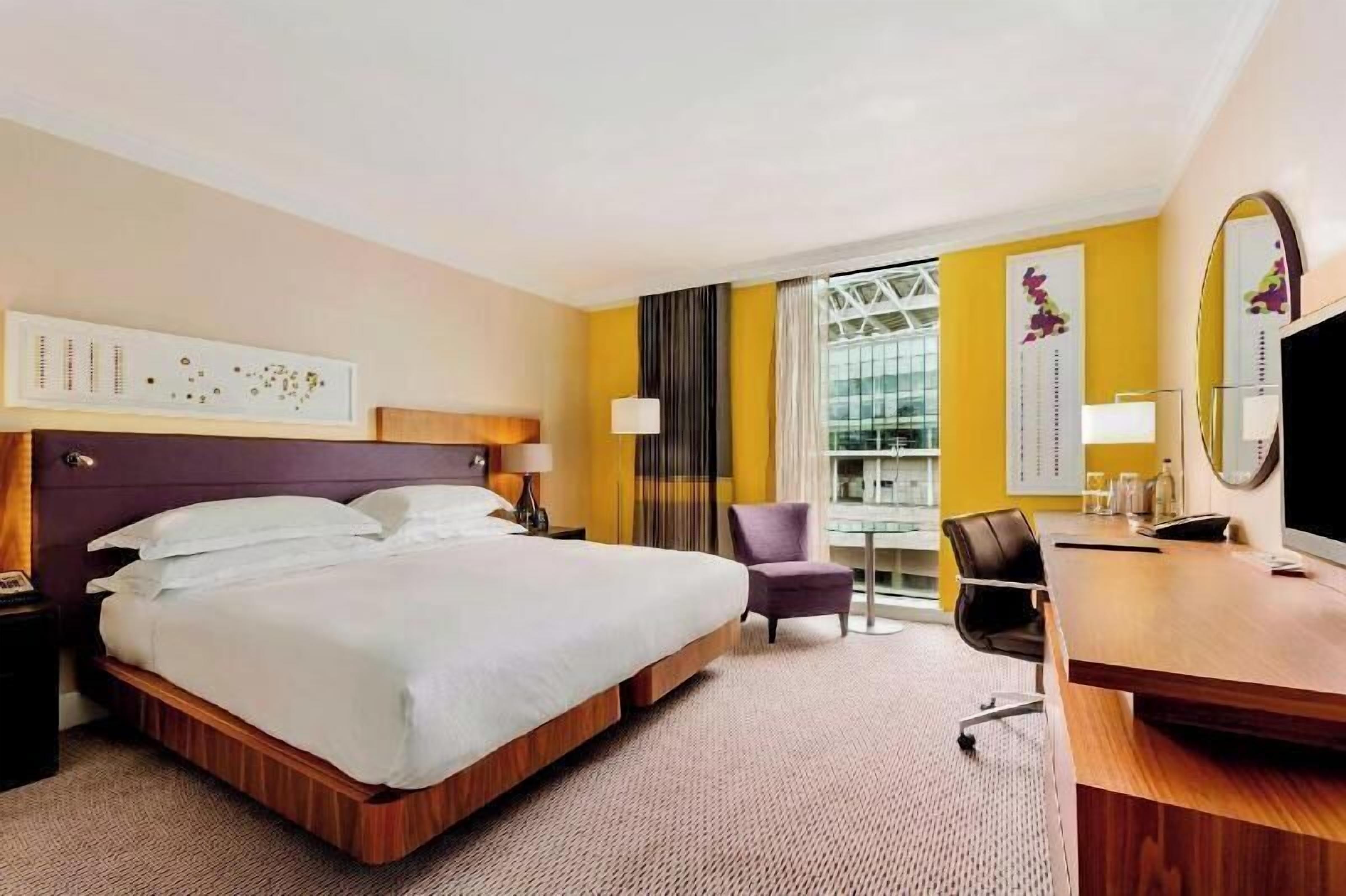 Down comforters, in-room safe, desk, soundproofing