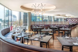 2 restaurants; breakfast and dinner served