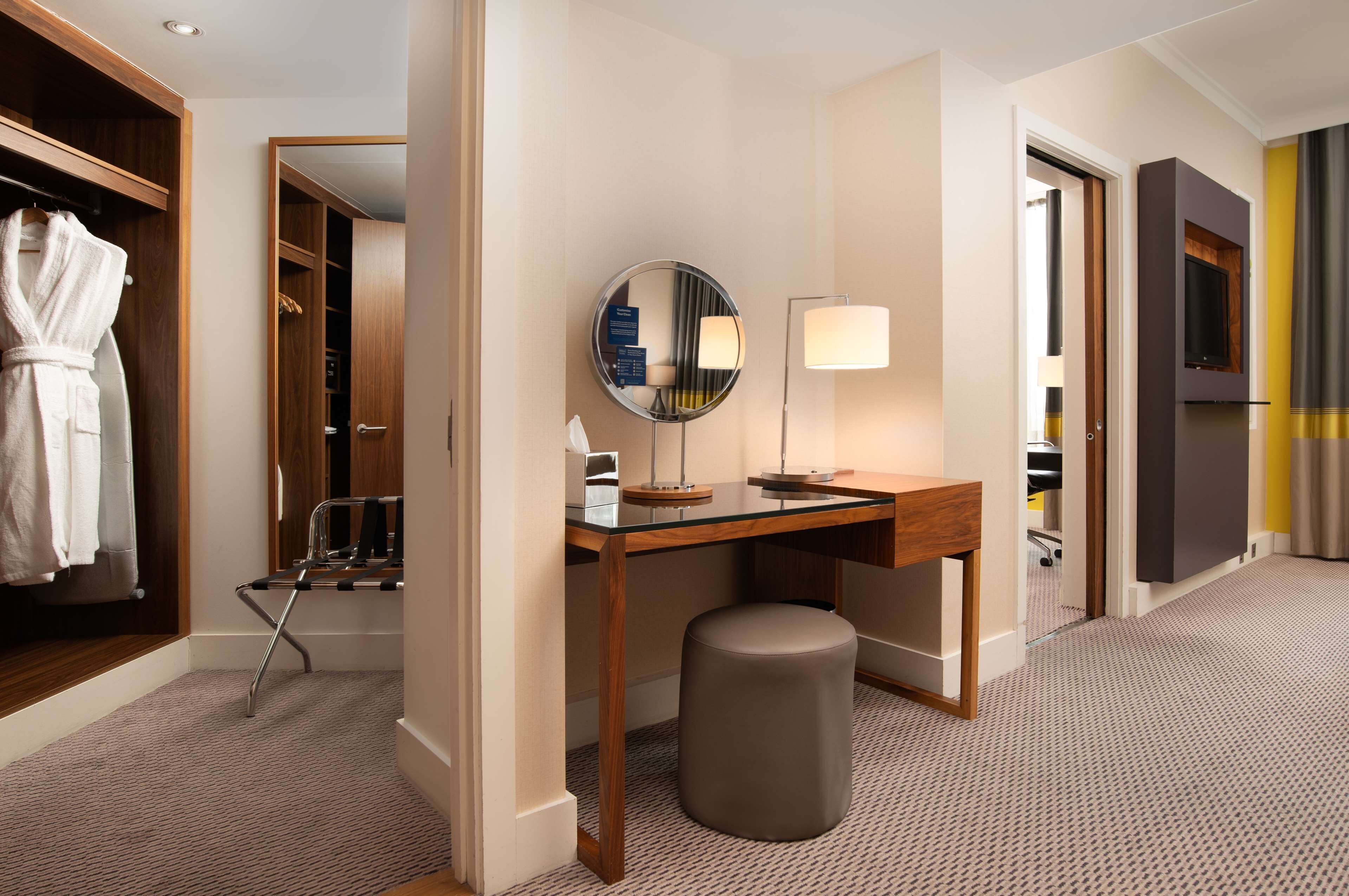 suite, 1 bedroom | down duvets, in-room safe, desk, soundproofing