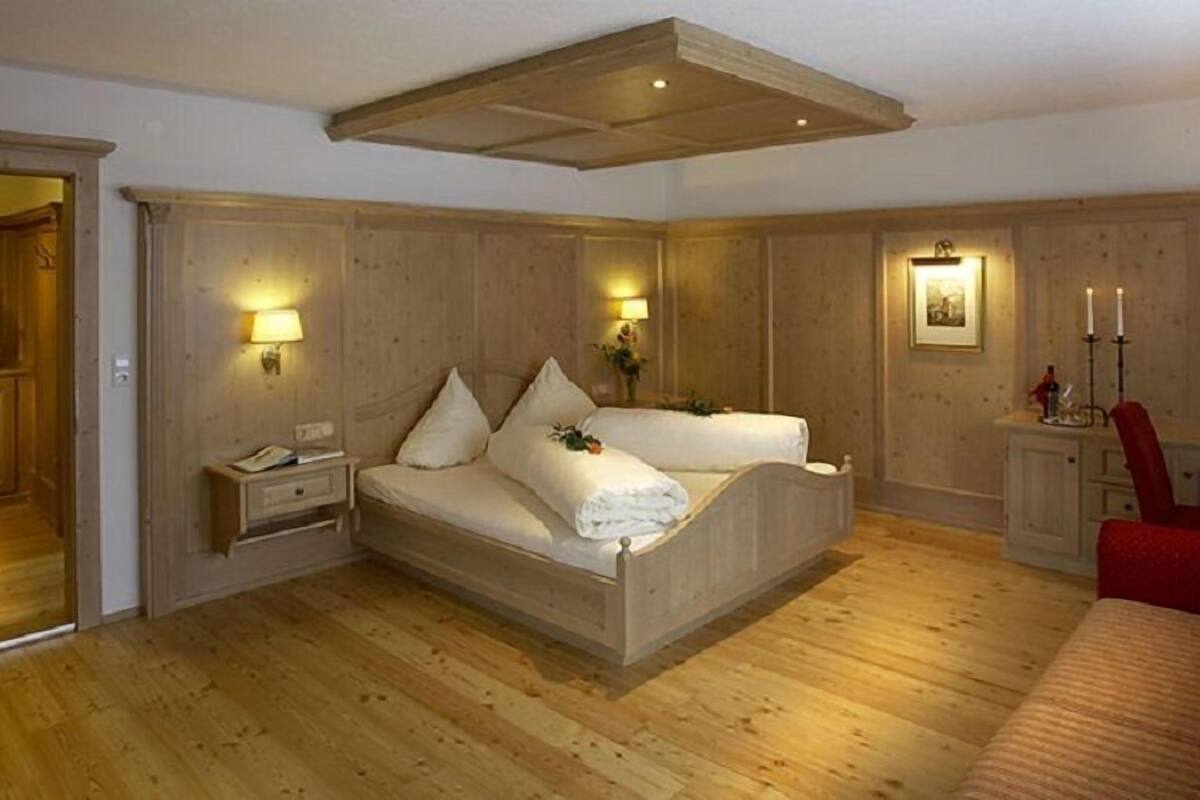 double room | premium bedding, individually decorated, desk, free cots/infant beds