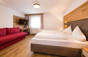Premium bedding, individually decorated, desk, free cribs/infant beds - Alpenhotel Ernberg (Breitenwang)
