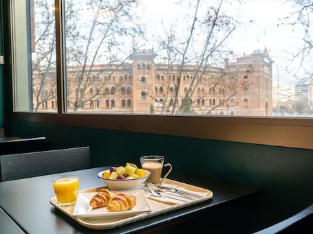 Daily buffet breakfast (EUR 12 per person). ibis Madrid Centro Las Ventas
