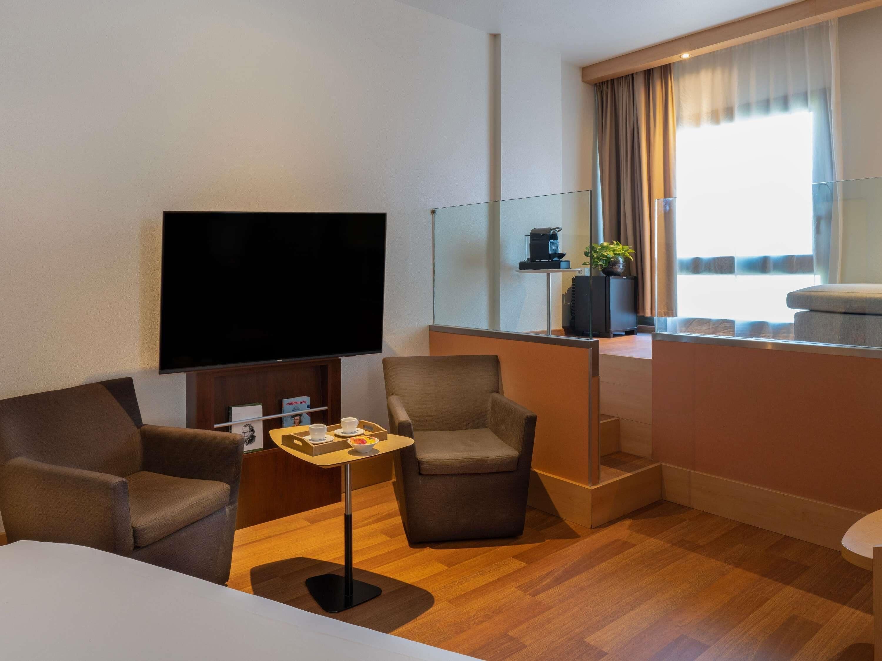 superior room, 1 double bed | premium bedding, down duvets, desk, laptop workspace