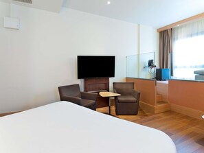 Superior Room, 1 Double Bed | Premium bedding, down comforters, desk, laptop workspace - ibis Madrid Centro Las Ventas (Madrid)