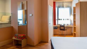 Superior Room, 1 Double Bed | Premium bedding, down duvets, desk, laptop workspace