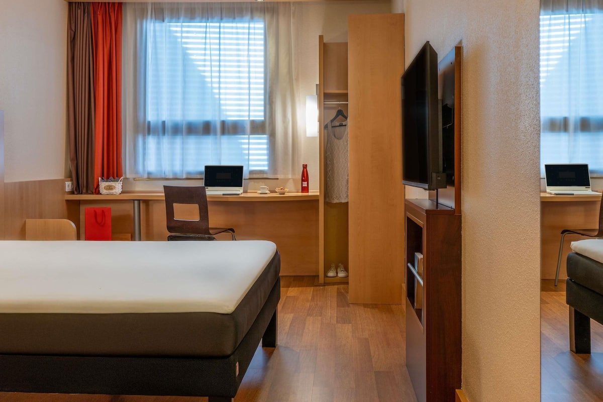 Premium bedding, down duvets, desk, laptop workspace