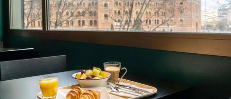Daily buffet breakfast for a fee
