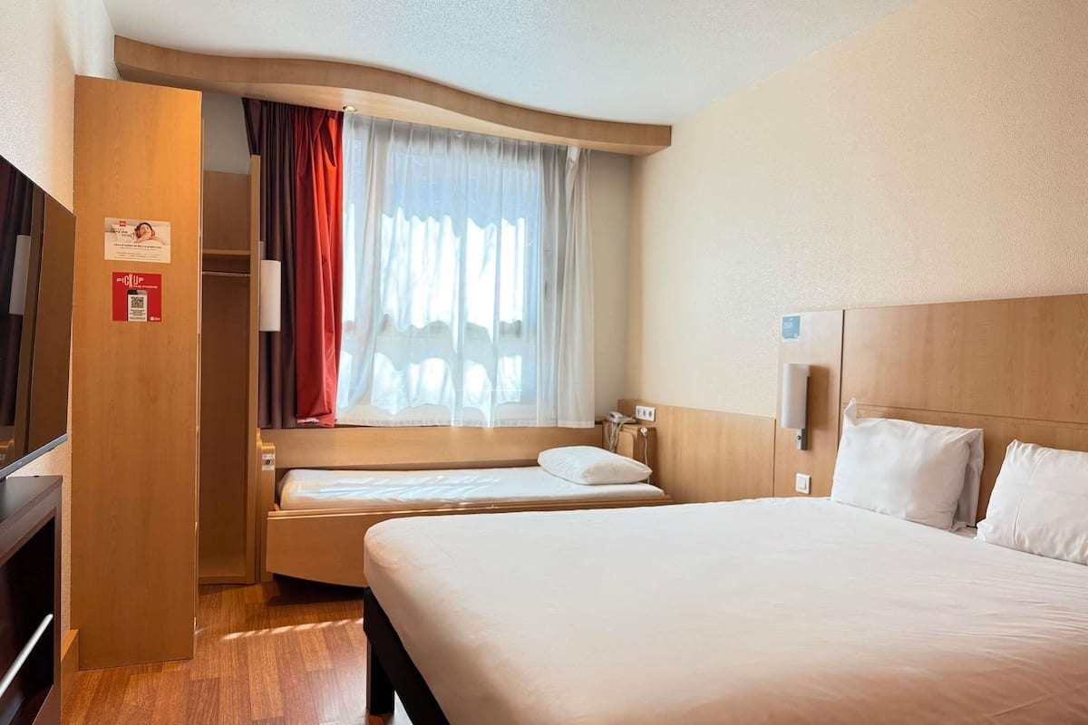 Room, Multiple Beds
