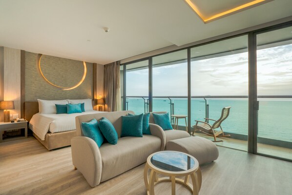 Habitació familiar | Minibar amb articles gratuïts i caixa forta a l'habitació 