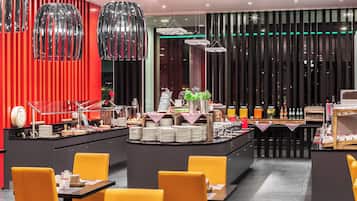 Tägliches Frühstücksbuffet gegen Gebühr