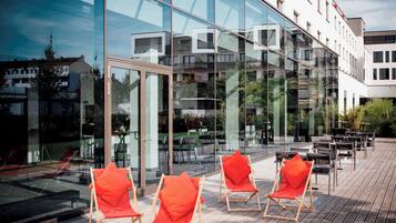 Suite, 1 Schlafzimmer, Gartenblick | Terrasse/Patio