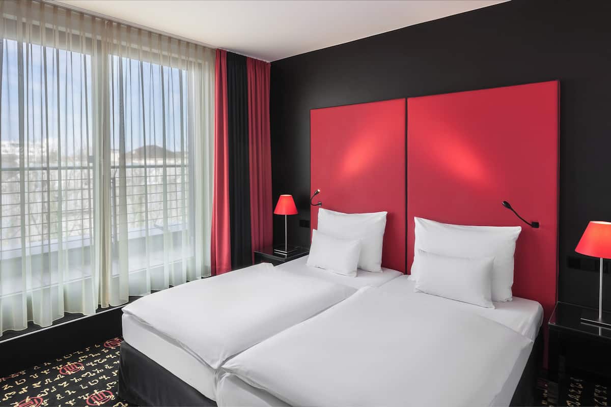 Hypo-allergenic bedding, in-room safe, desk, laptop workspace