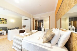 Minibar, caja de seguridad en la habitación y internet 