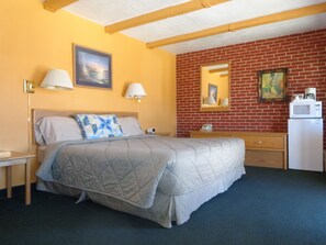 Een strijkplank/strijkijzer, gratis wifi, beddengoed