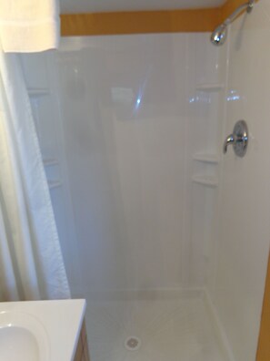 Dusche im Bad