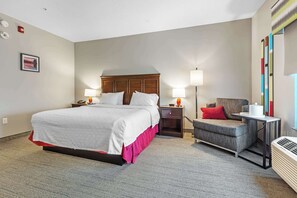 Caja fuerte, tabla de planchar con plancha, wifi gratis y ropa de cama