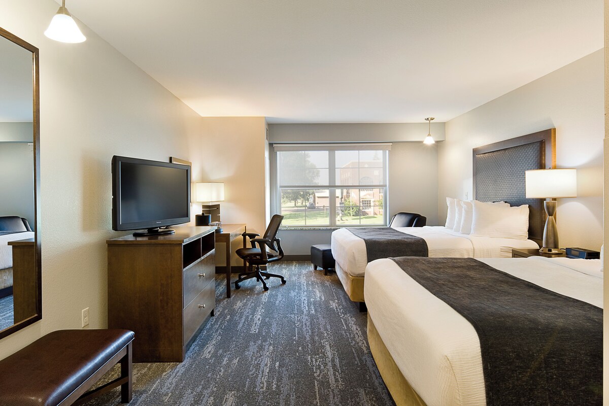 Pillowtop beds, in-room safe, desk, iron/ironing board