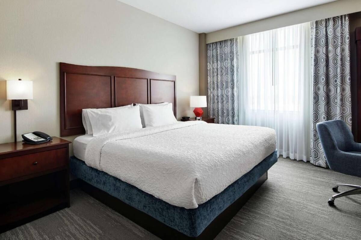 Hypo-allergenic bedding, in-room safe, desk, laptop workspace