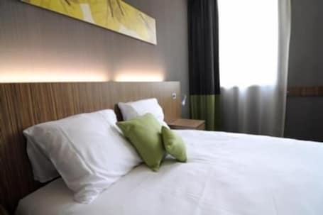 In-room safe, desk, blackout drapes, soundproofing