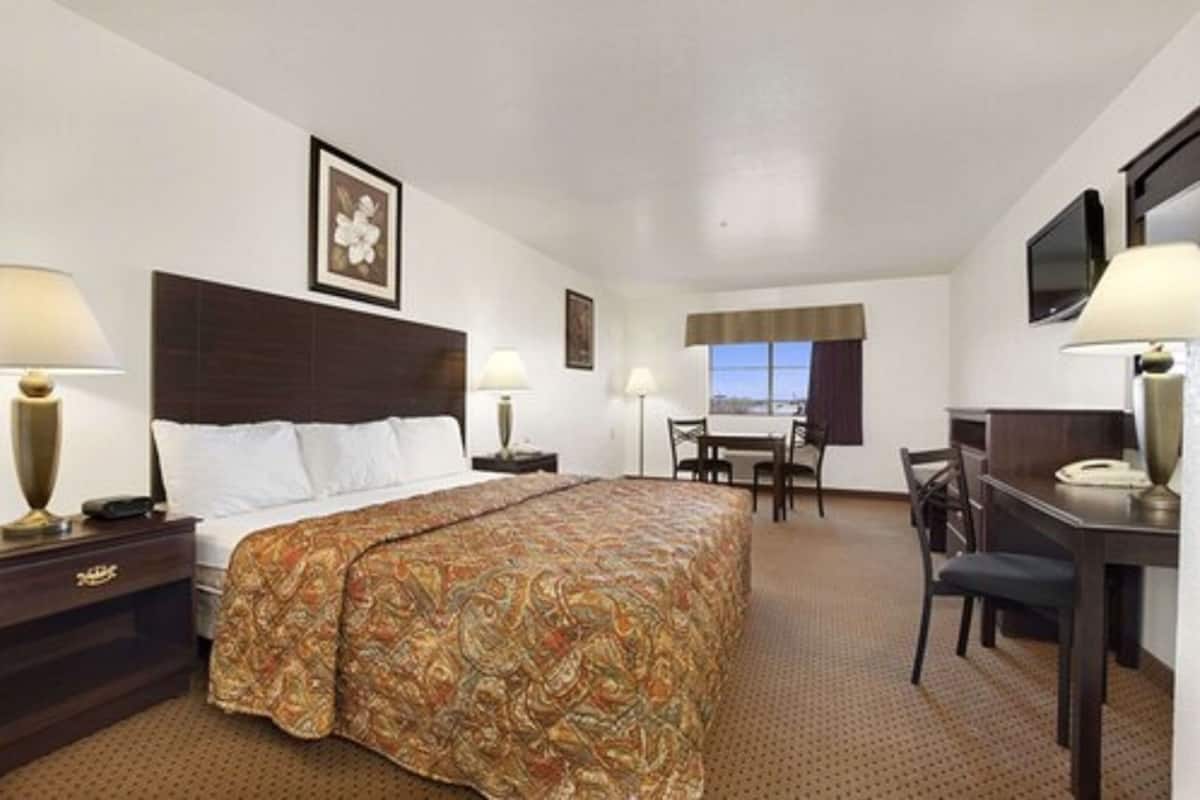 In-room safe, desk, iron/ironing board, free cots/infant beds