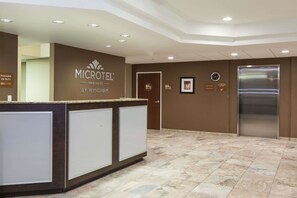 Lobby - Microtel Inn & Suites by Wyndham Wheeler Ridge (Arvin)