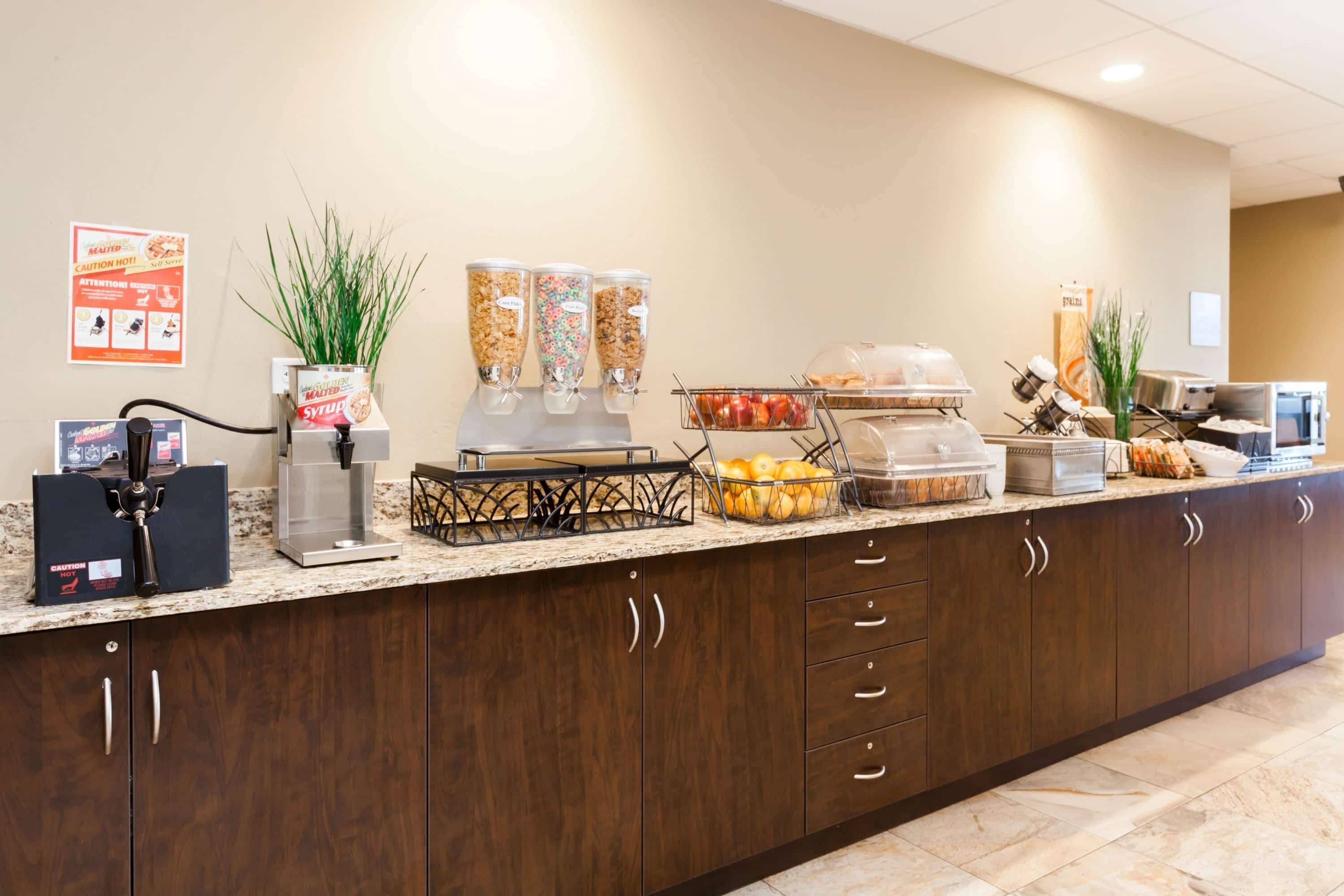 free daily continental breakfast