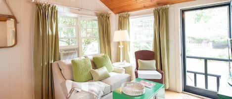 Room (Smooth Sailing) | Room amenity