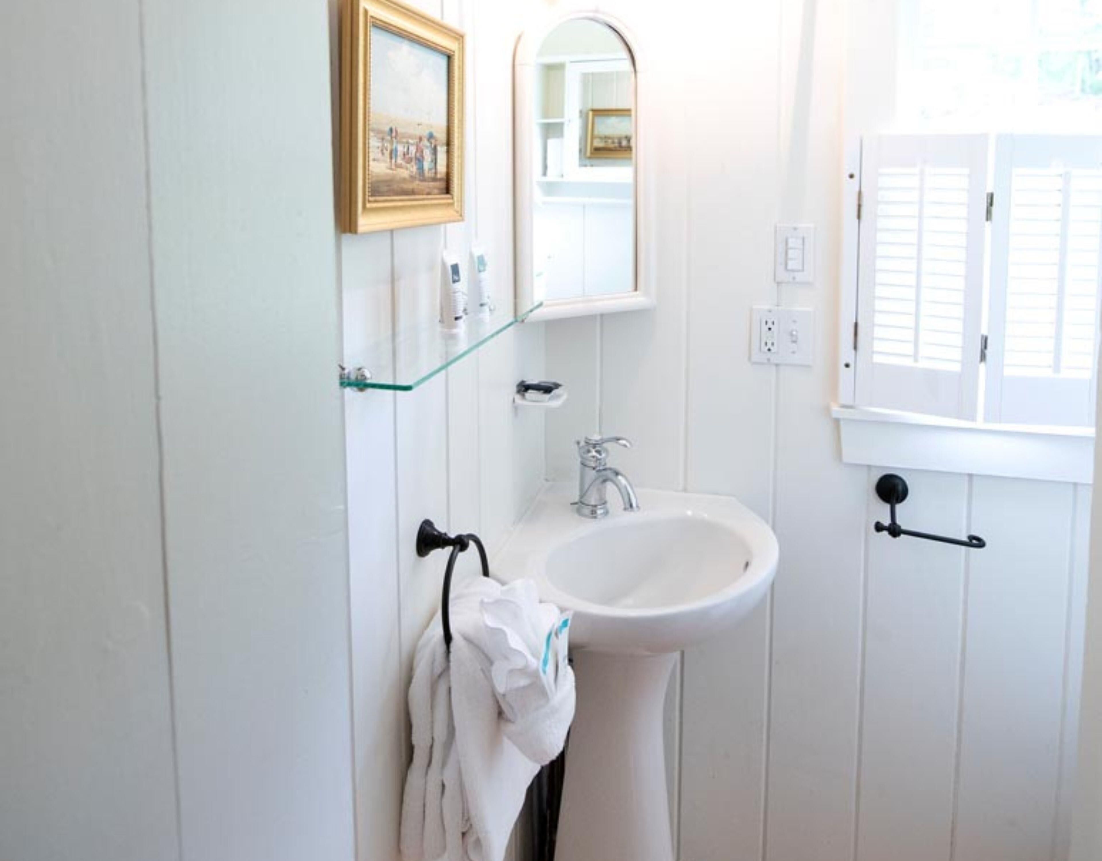 Room (Sandpiper) | Frette Italian sheets, premium bedding, individually decorated