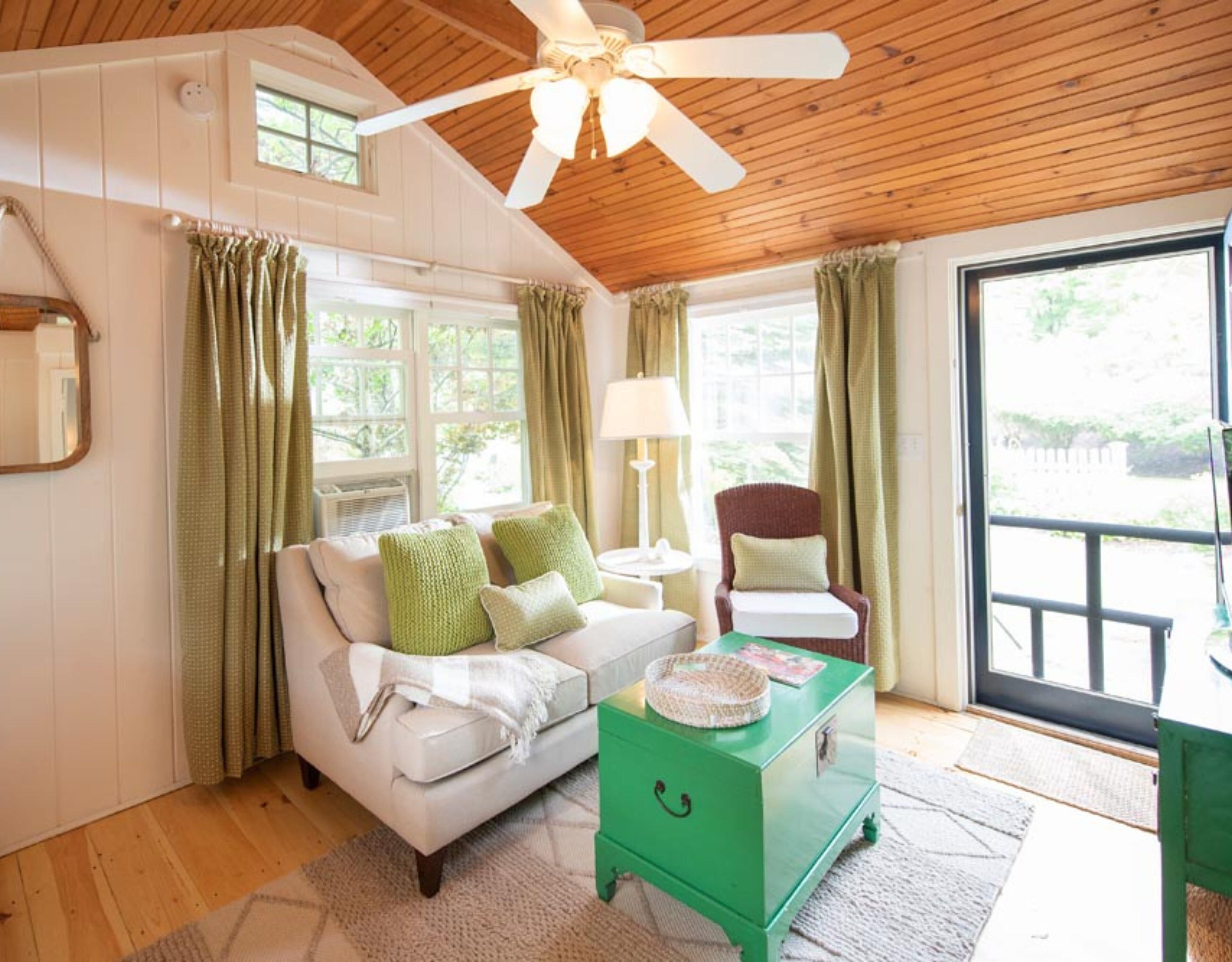 Room (Smooth Sailing) | Room amenity