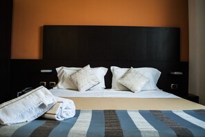 Minibar, in-room safe, desk, free WiFi - Vercelli Palace Hotel (Vercelli)