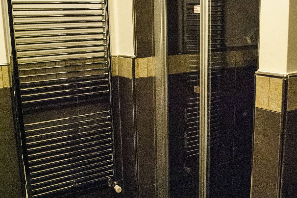 shower, rainfall showerhead, free toiletries, hair dryer