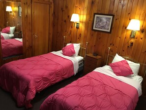 Iron/ironing board, free WiFi, bed sheets