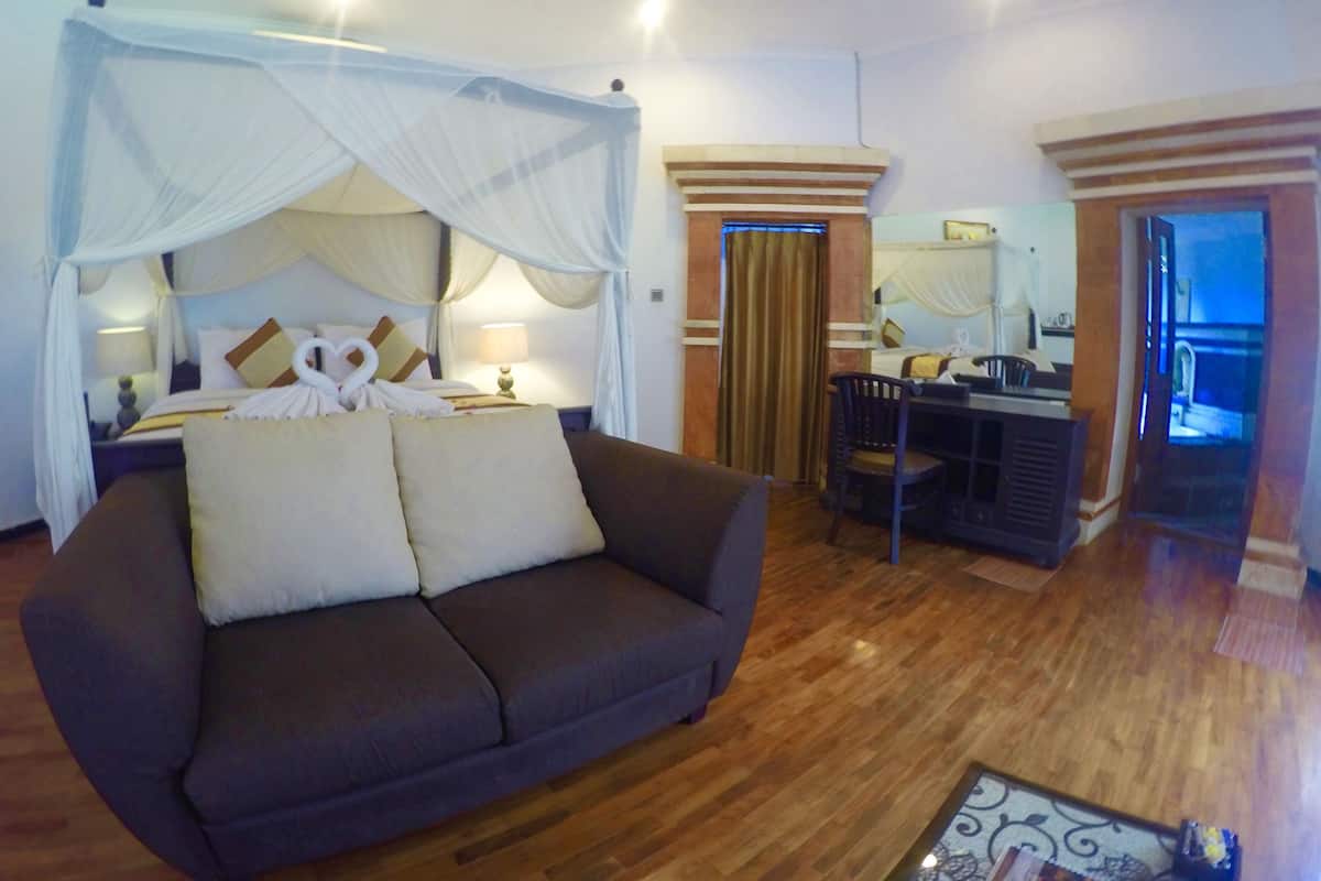 Junior suite | 1 slaapkamer, een minibar, een kluis op de kamer