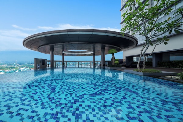 Kolam renang outdoor