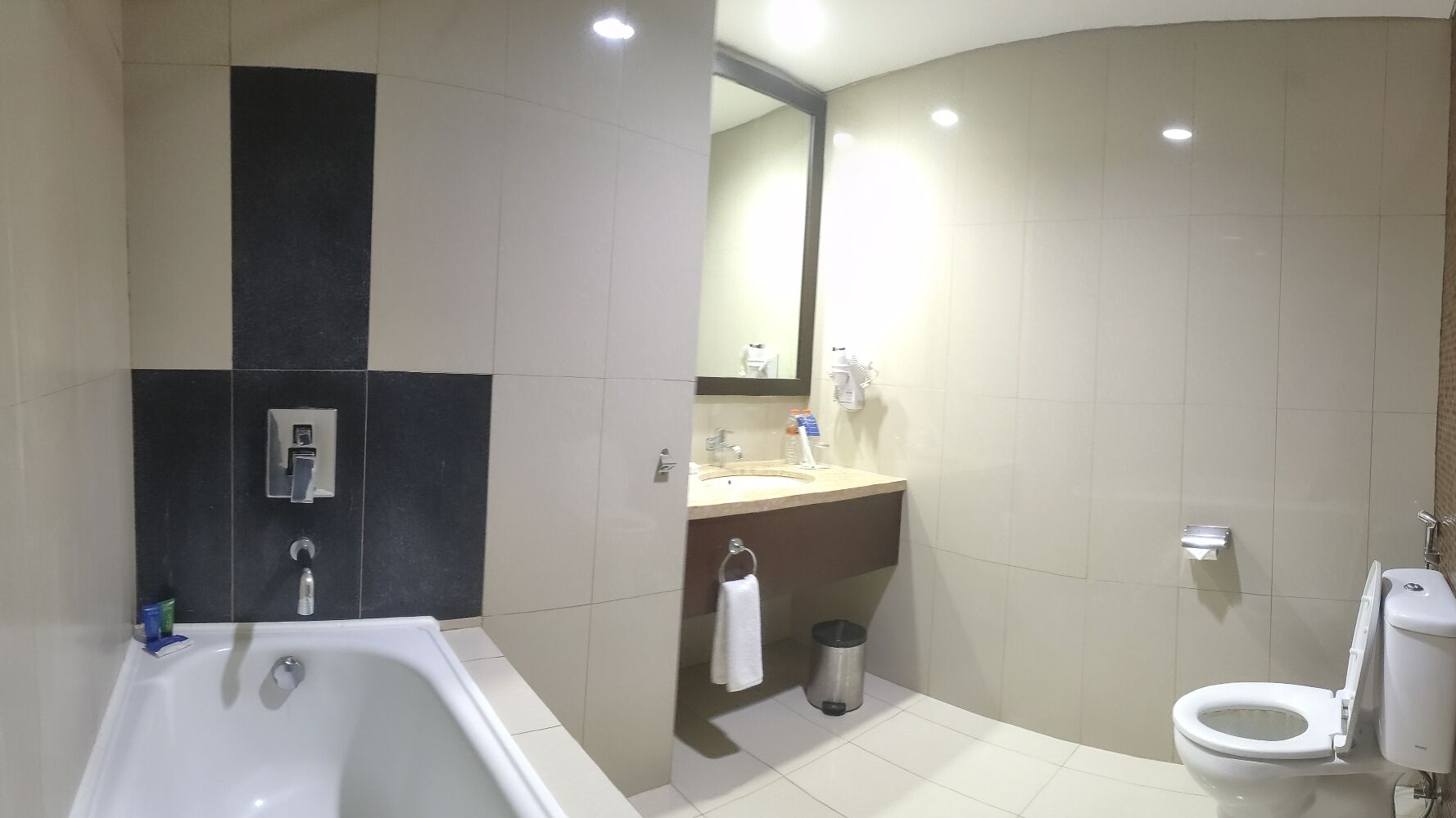 junior suite, 1 queen bed | bathroom | shower, free toiletries, hair dryer, slippers