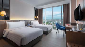 Deluxe Premier | Minibar, in-room safe, desk, soundproofing
