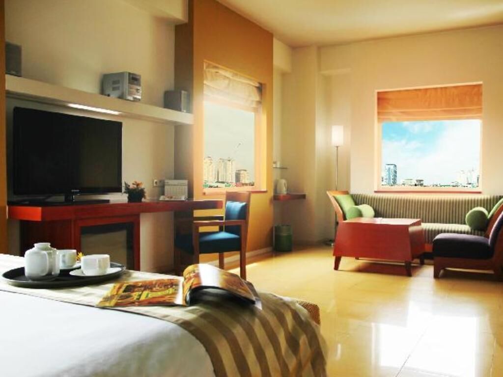 In-room safe, desk, laptop workspace, iron/ironing board