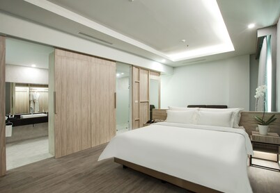 Sparks Life Jakarta, ARTOTEL Curated