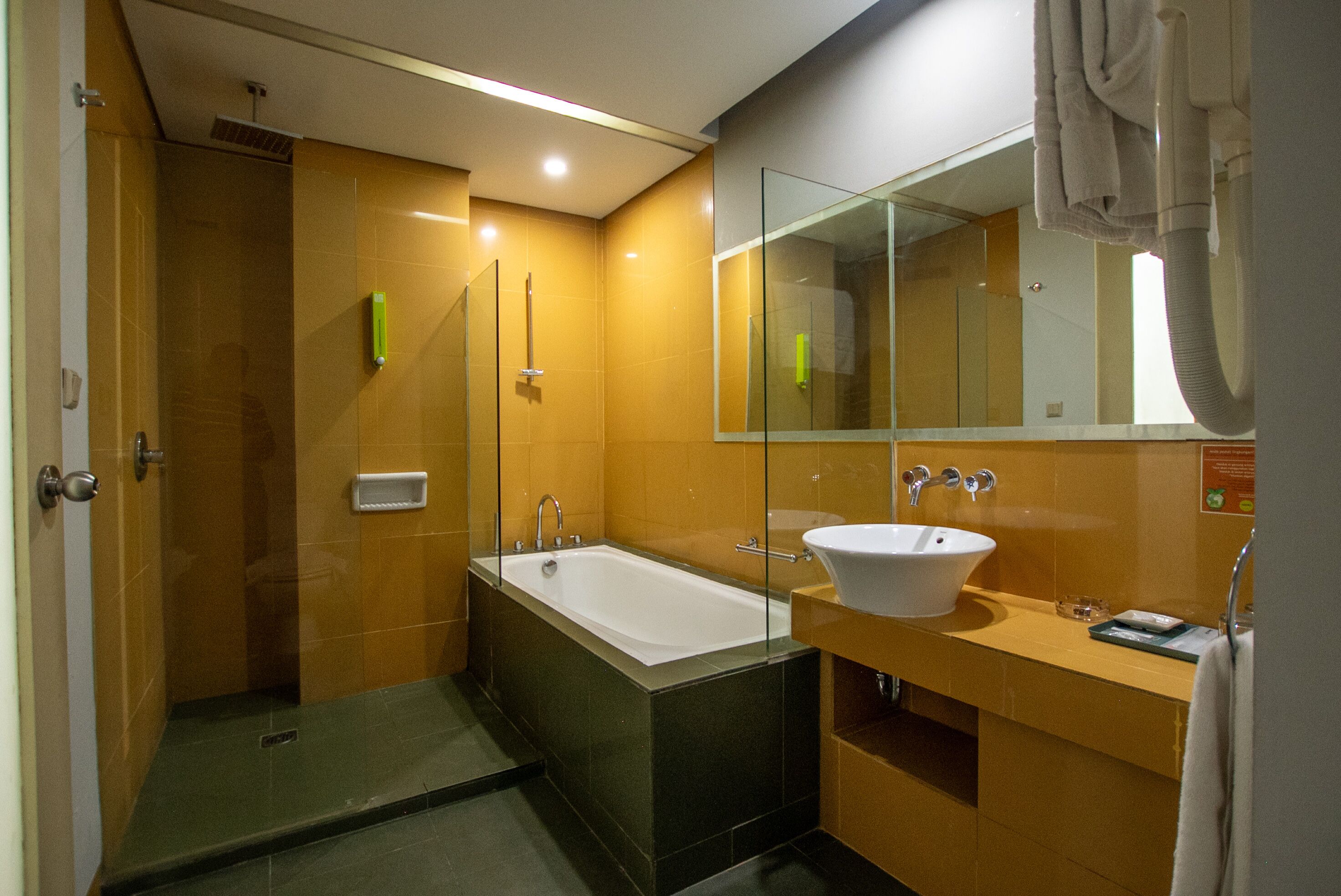 Foto - Sparks Life Jakarta, ARTOTEL Curated