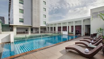 Kolam renang outdoor