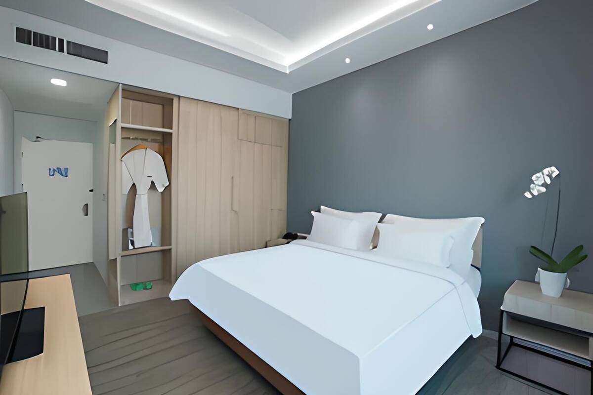 In-room safe, desk, laptop workspace, iron/ironing board