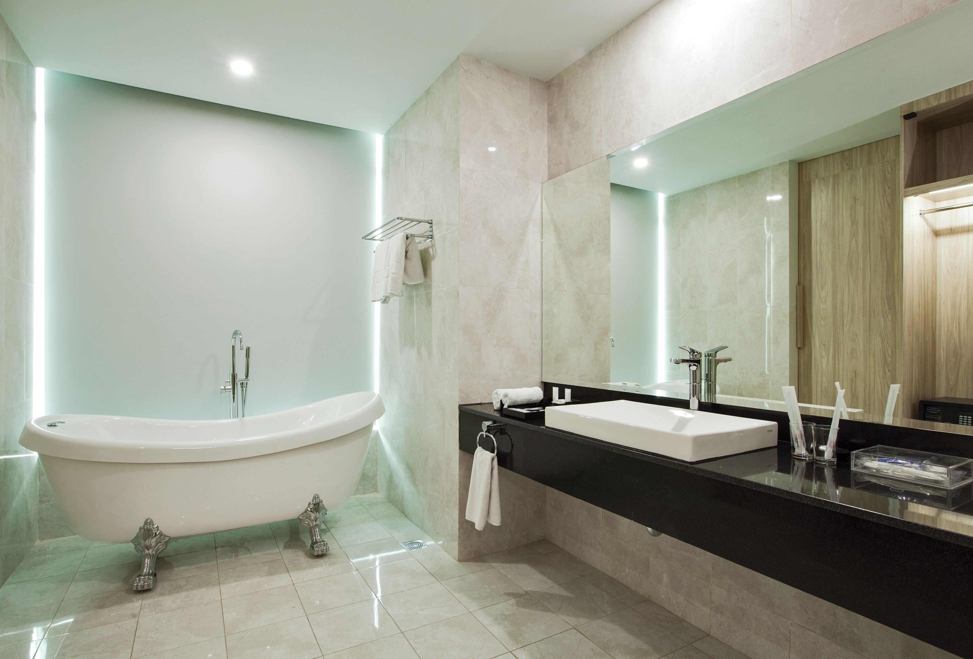 套房 (Sparks) | 浴室 | 免費梳洗用品、拖鞋、提供毛巾、番梘