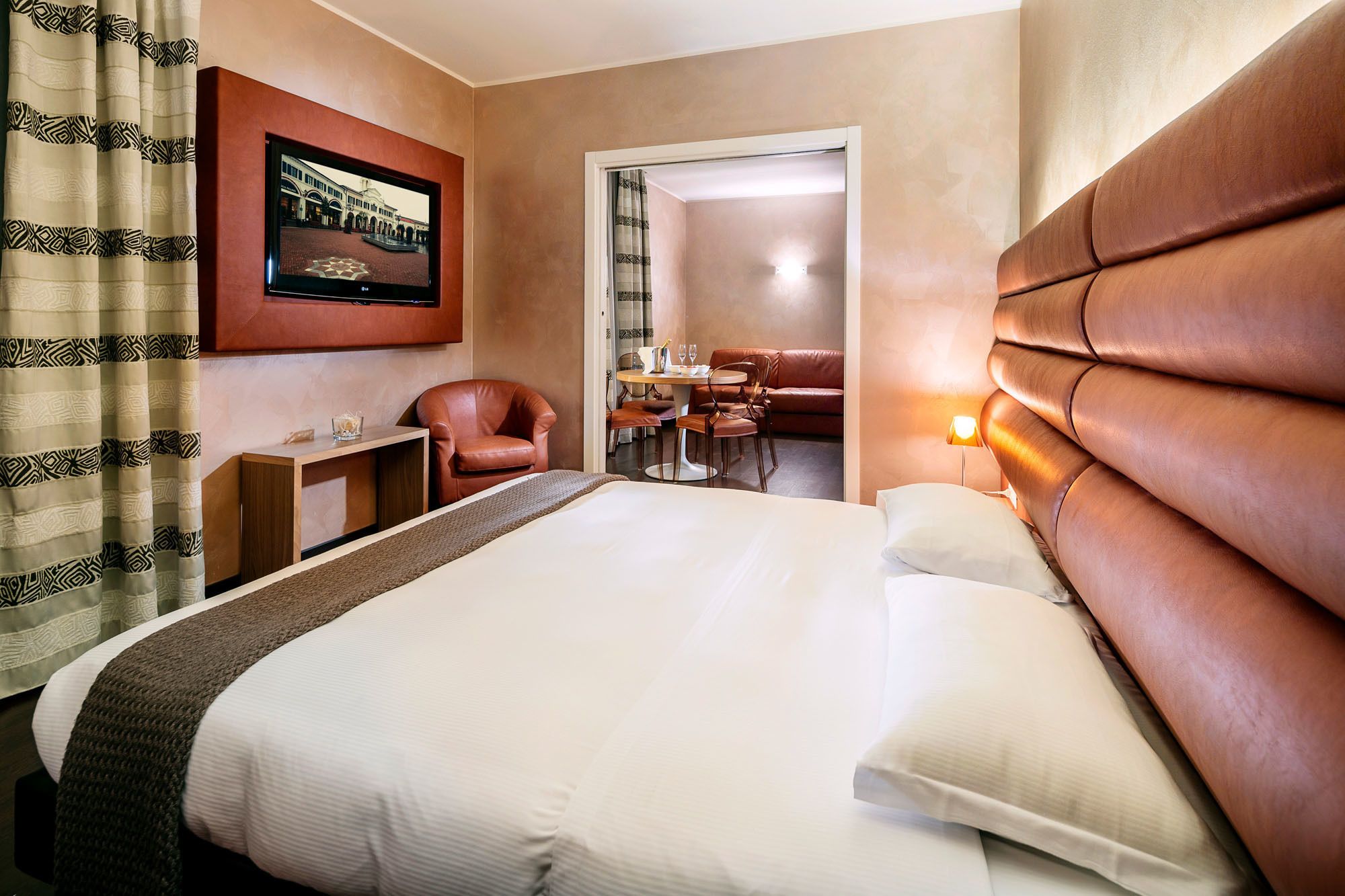 junior suite, 1 double bed with sofa bed | 1 bedroom, premium bedding, down duvets, minibar