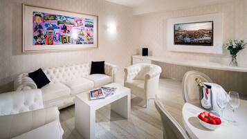 Suite presidencial | Zona de estar | Televisión de plasma de 42 pulgadas con canales por satélite