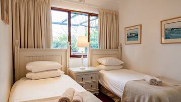 Villa | 2 bedrooms, individually decorated, individually furnished