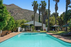 4 outdoor pools, open 8:00 AM to 10:00 PM, pool umbrellas, sun loungers - Montagu Springs Resort (Montagu)