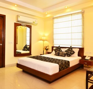 Habitación Deluxe | Caja fuerte, tabla de planchar con plancha, wifi gratis