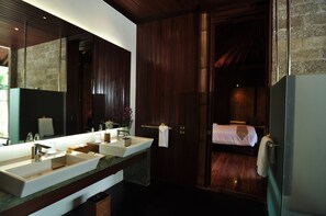 Bathroom sink - Anginsepoi Villa (Tabanan)